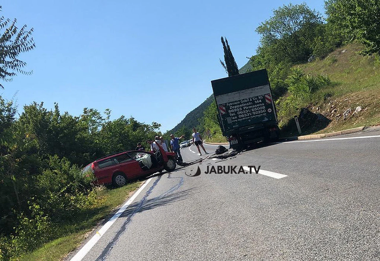 Težak sudar automobila i kamiona u Širokom Brijegu