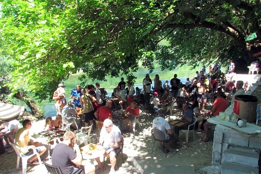 Održan prvi tavla turnir na prelijepoj plaži Pijesak