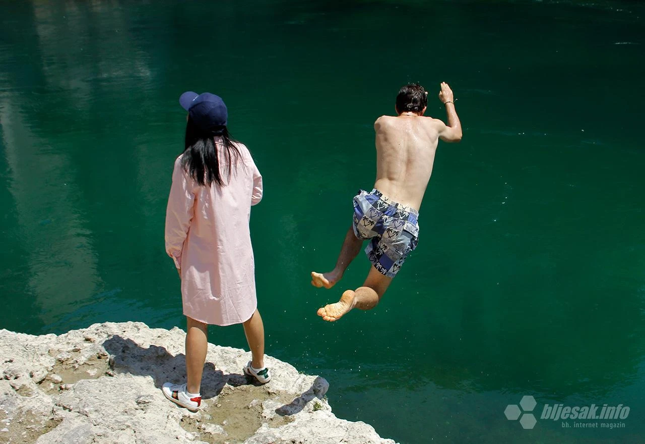 Bakterije haraju! Kupanje na Neretvi u Mostaru opet nije poželjno