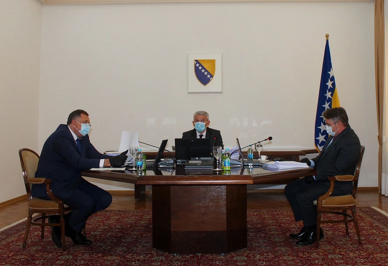 Milijardu KM za bh. institucije i 800 milijuna za otplatu duga