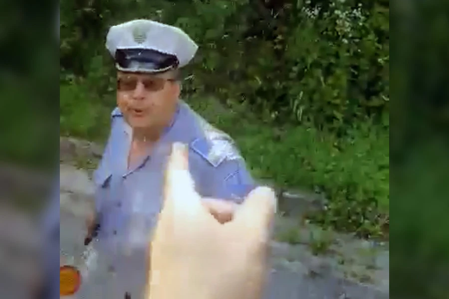 Uz prepirku: Policajac u Konjicu pljunuo vozača