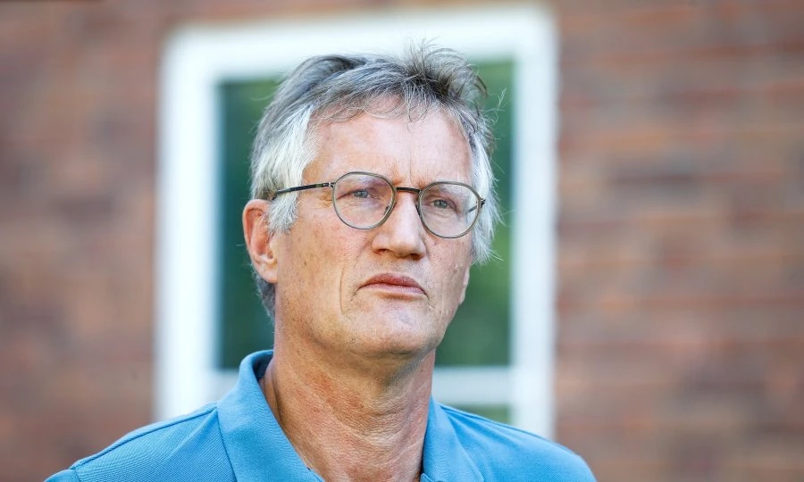 Voljen i prezren, glavni švedski epidemiolog ne kaje se