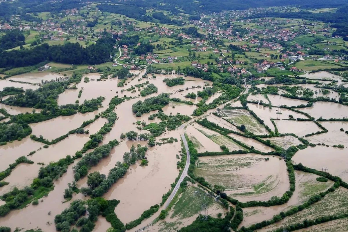 Pogled iz zraka pokazuje razmjere štete izazvane poplavama u BiH
