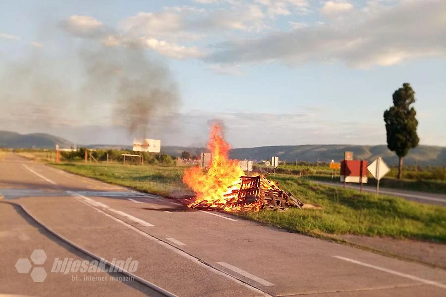 Tradicionalno zapaljeni svitnjaci u čast Ivanu Krstitelju