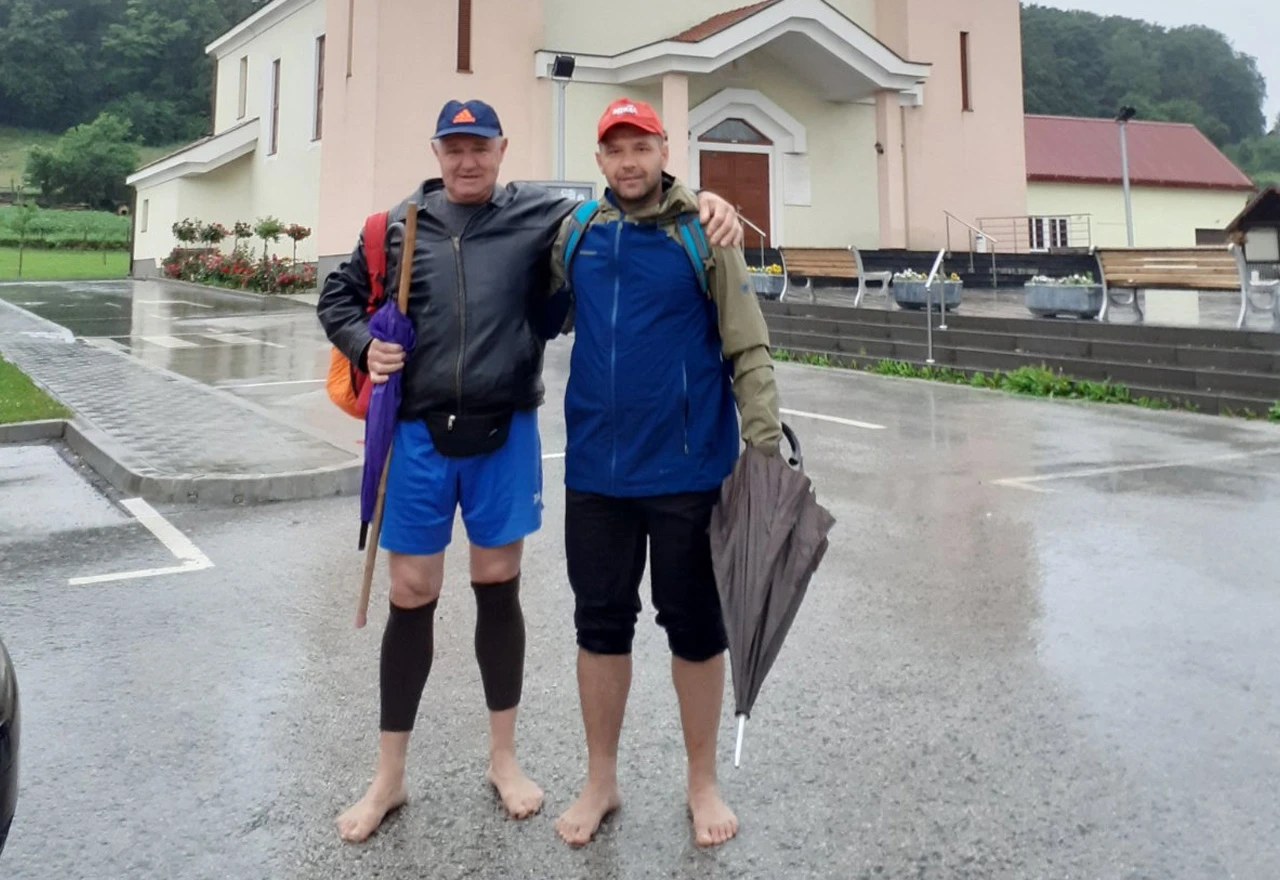Punac i zet bosih nogu krenuli na hodočašće Svetom Ivi u Podmilačje
