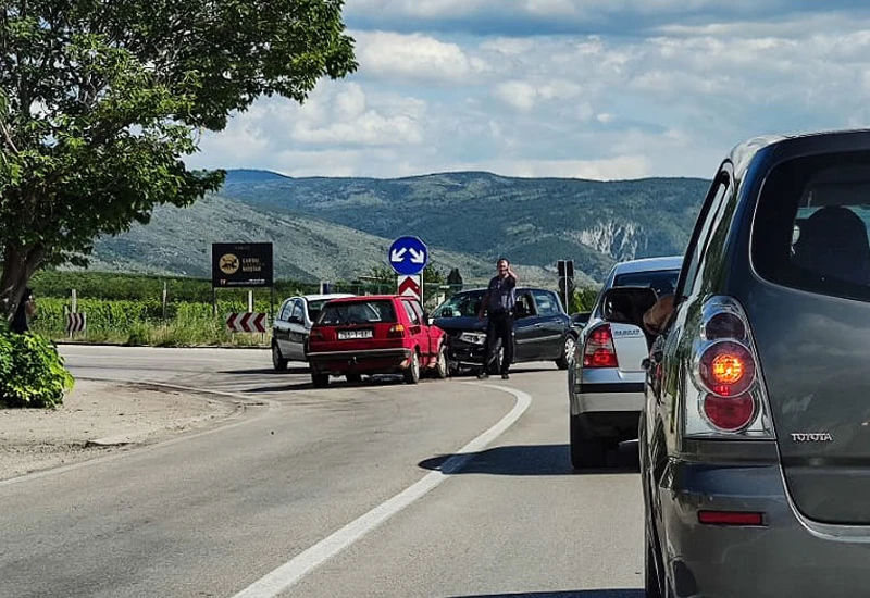 Mostar: ''Dvojka'' i Megane se sudarili ''far u far''