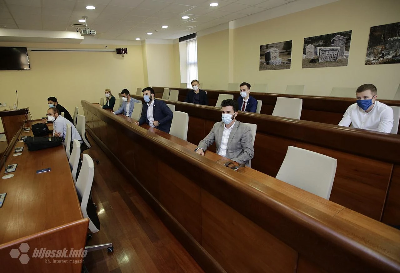 Mladi političari iz 11 stranka učili kako biti dobar političar