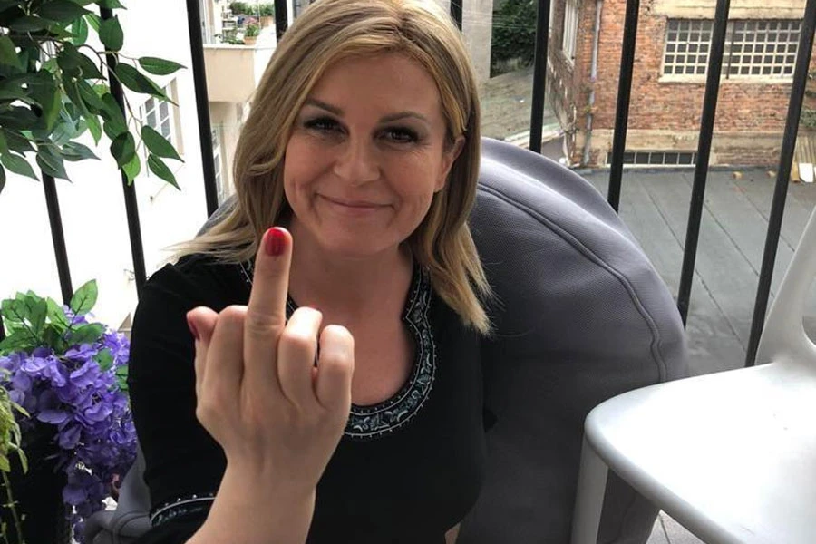 Kolinda pokazala srednji prst: Prošlo je vrijeme kad je žena sjedila u ćošku