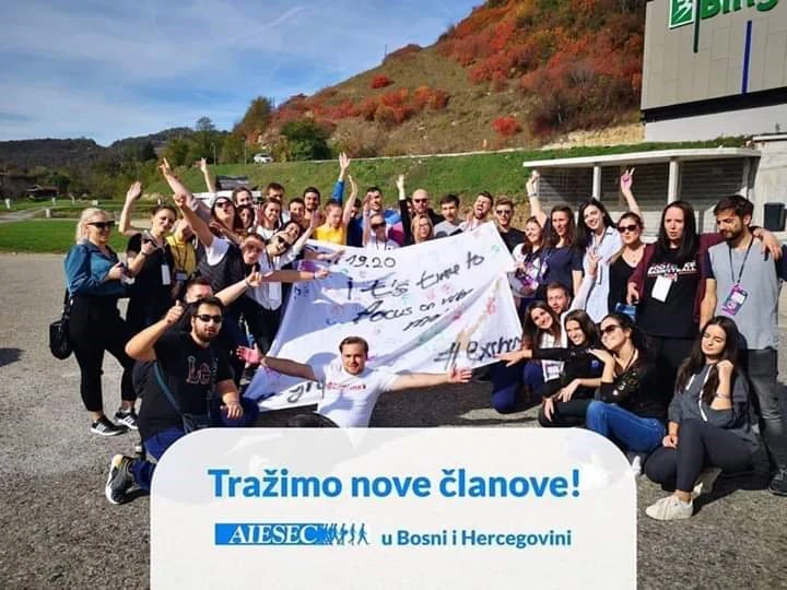 Dosta ti je da vrijeme prolazi i ništa se ne događa? AIESEC te poziva na avanturu života!