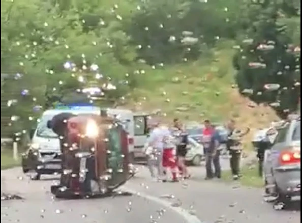 Prevrnuto auto na Kobilovači 