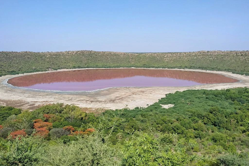 50.000 godina staro jezero postalo ružičasto