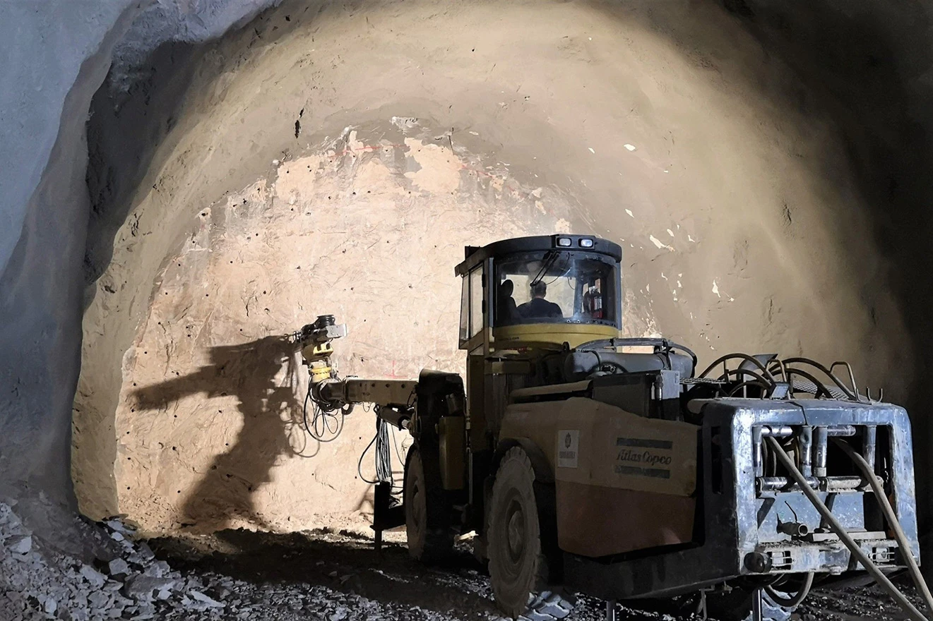 Gradi se unatoč manjku vještih radnika, materijala i strojeva 