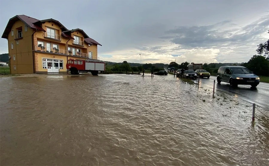 Nakon obilnih padalina Tuzlanski kanton zahvatile poplave