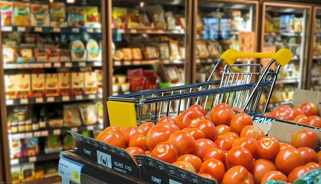 U trgovini prehrambenim proizvodima promet u travnju pao za 23%