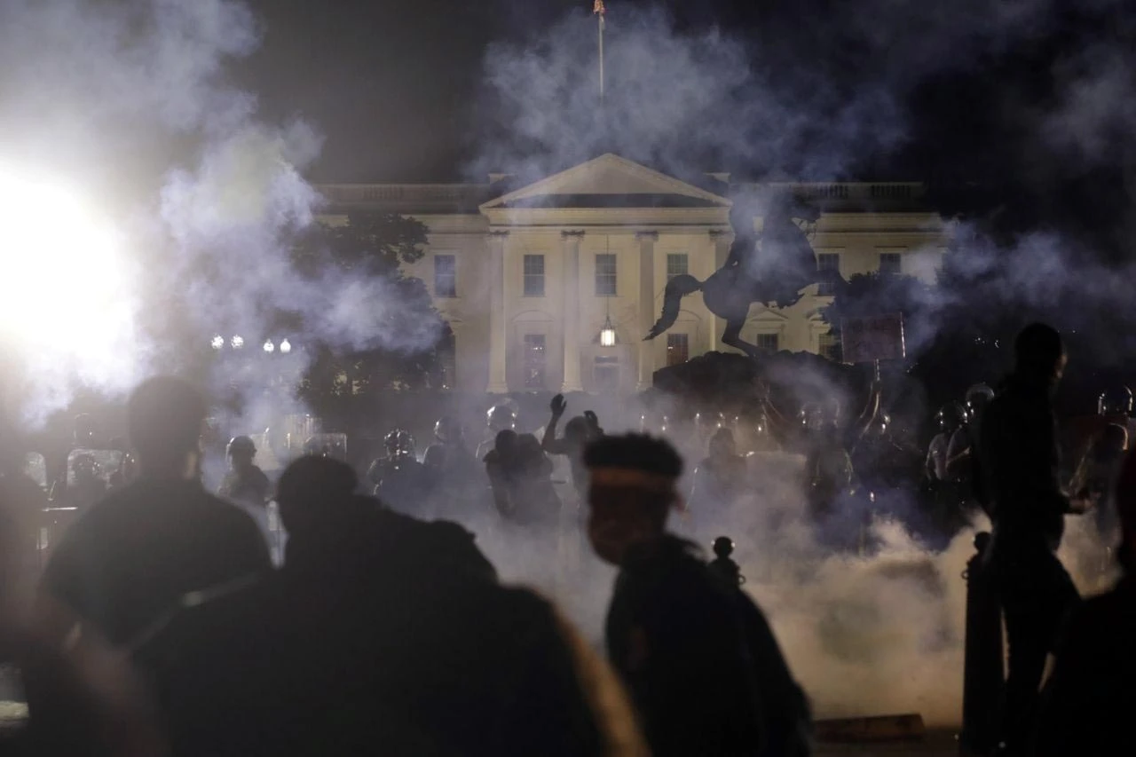 Trump diže vojsku