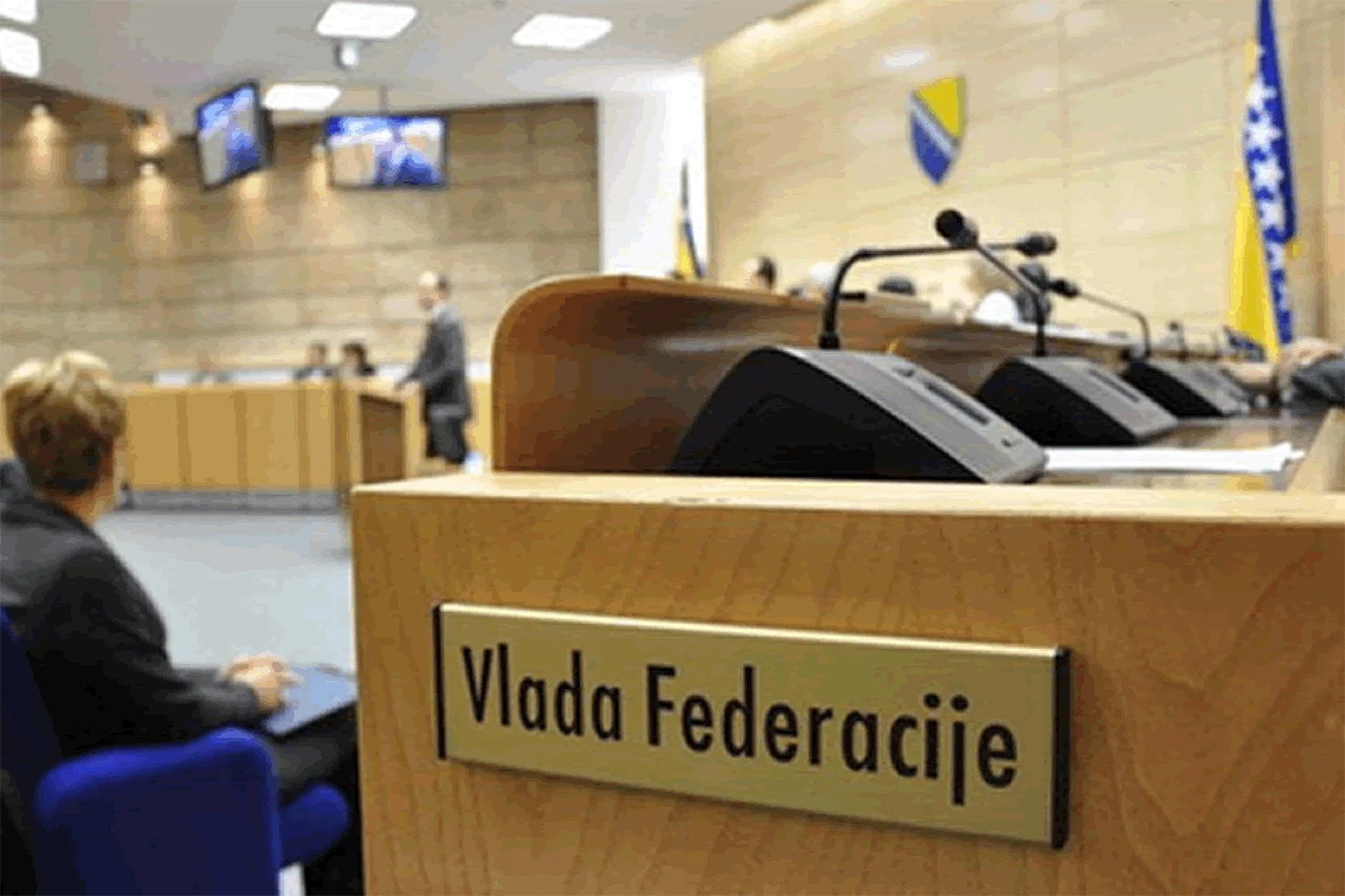 Iz SDP-a pitaju kako će premijer Novalić voditi Vladu uz sve mjere sudske zabrane