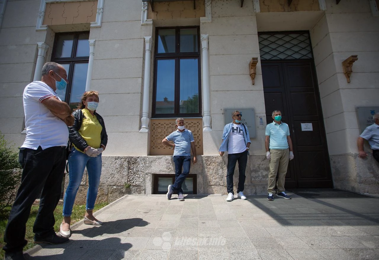 Radnici Komosa traže isplatu: Rekli su nam da je novac u SDA