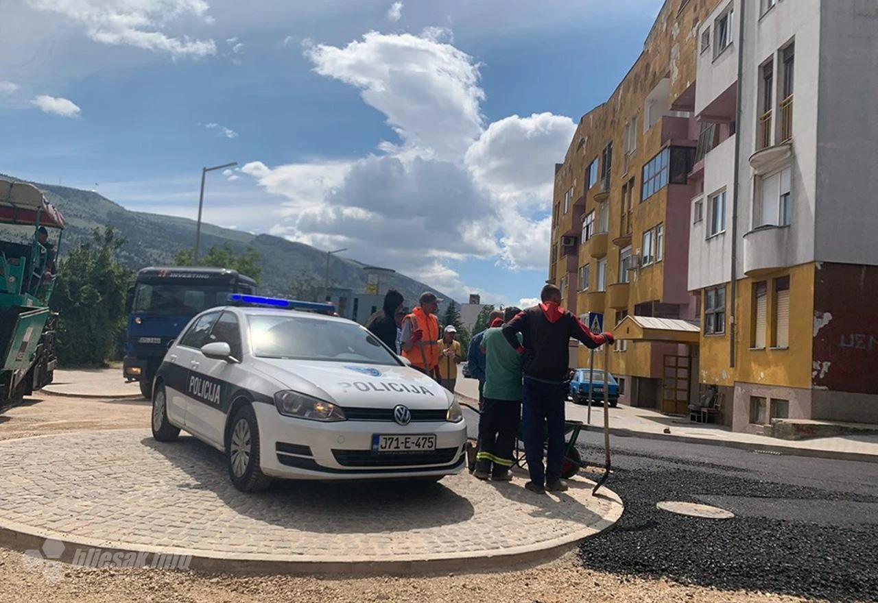 Asfaltiranje ceste i kružng usporilo promet na Rudniku