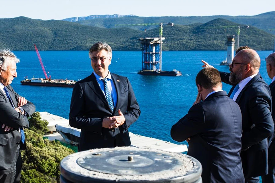 Plenković posjetio gradilište Pelješkog mosta, moguće probijanje rokova zbog pandemije