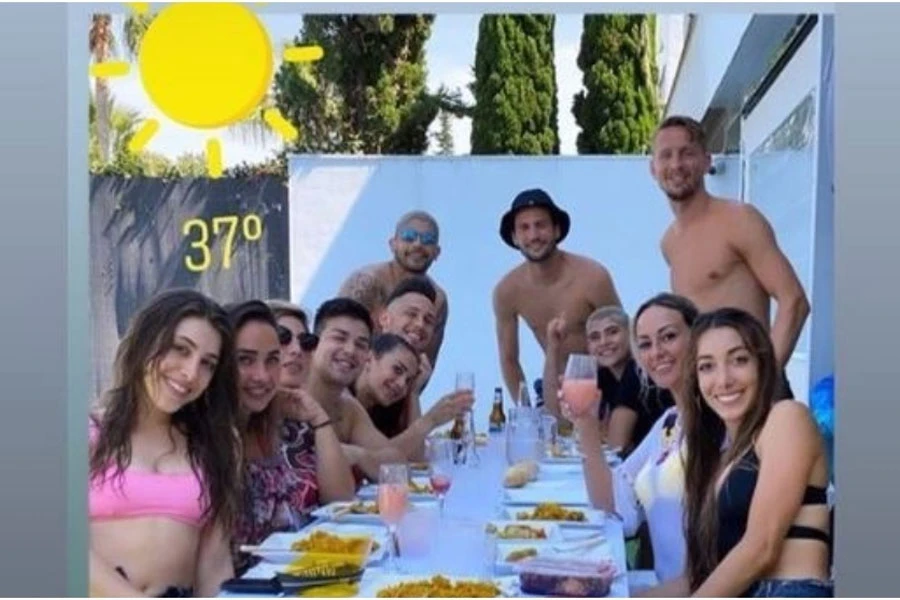Nogometaši Seville opustili se na zabavi, prijete im kazne
