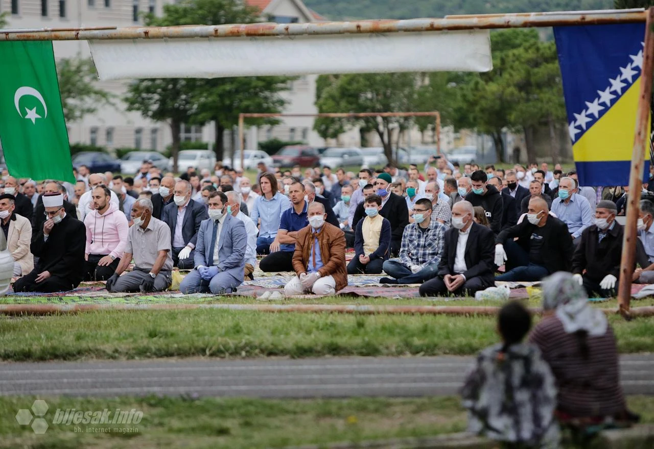 Klanjan Bajram namaz u Mostaru, ramazan protekao u znaku utjehe i nade