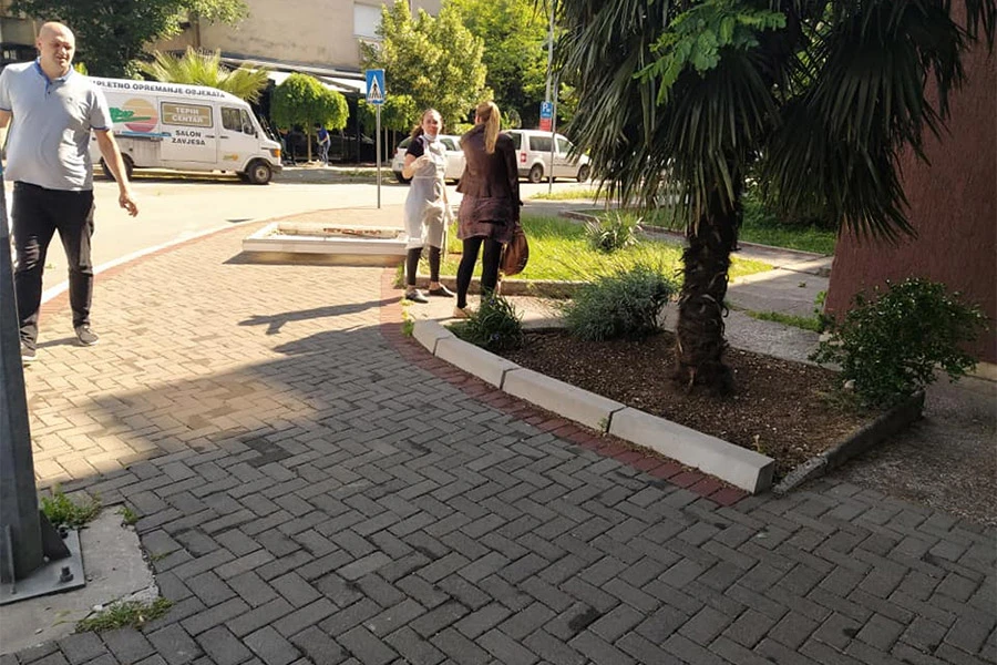 Mostar: Reklamni pano ozlijedio prolaznicu