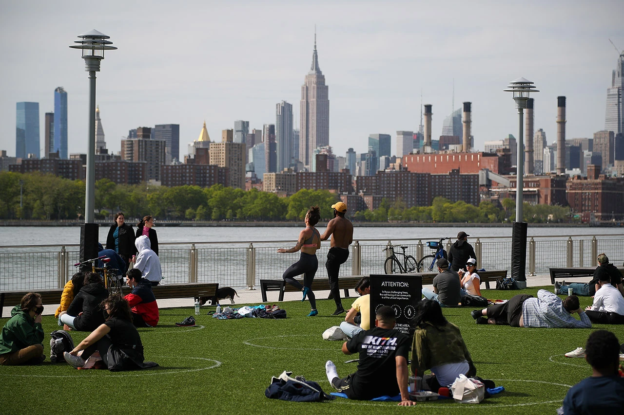 New York: U parku iscrtani krugovi kao znakovi čuvanja socijalne distance