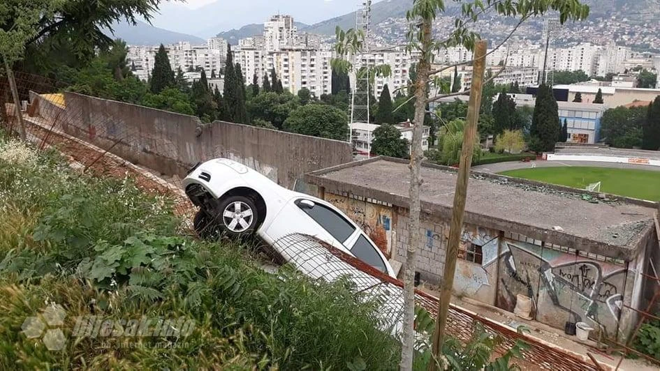 PRND: Auto 'pobjeglo' s parkinga