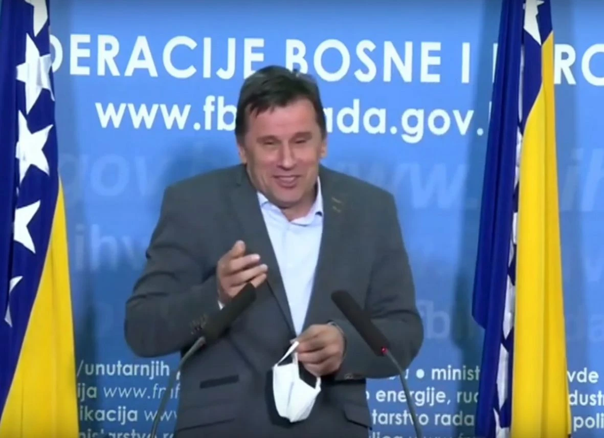Što kriju poruke iz mobitela koje je Novalić dobio zbog respiratora?