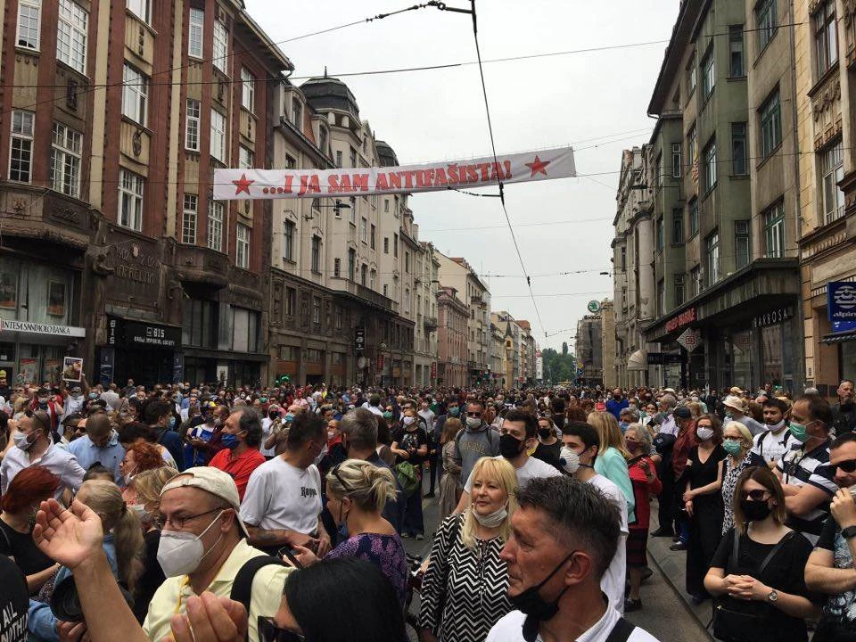Blokiran centar Sarajeva, nekoliko tisuća ljudi ispred Vječne vatre