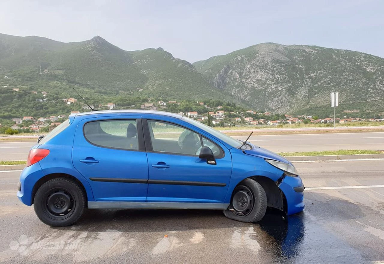 Peugeotom izvalio znak u Mostaru