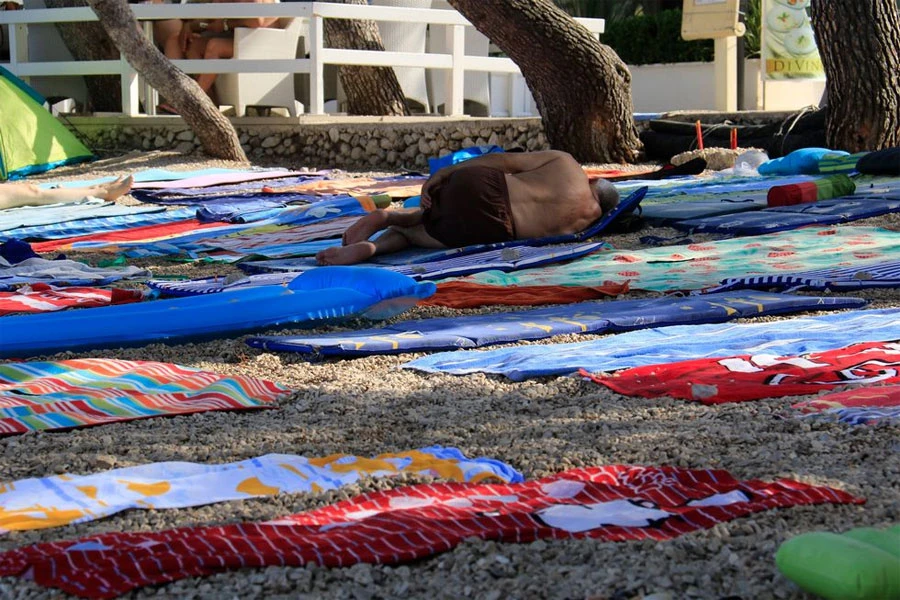 Hrvatska izdala preporuke za kupanje: Razmak od metar i pol na plaži i u vodi