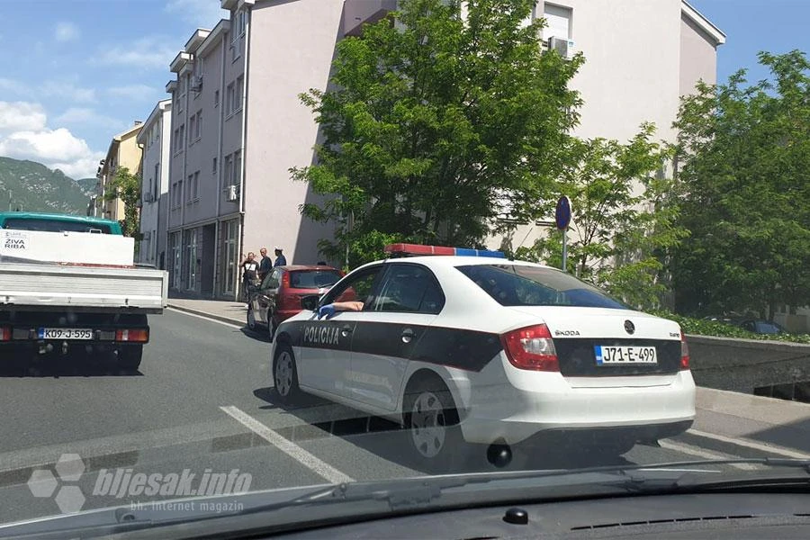 Mostar: Lakša prometna nesreća na Bulevaru
