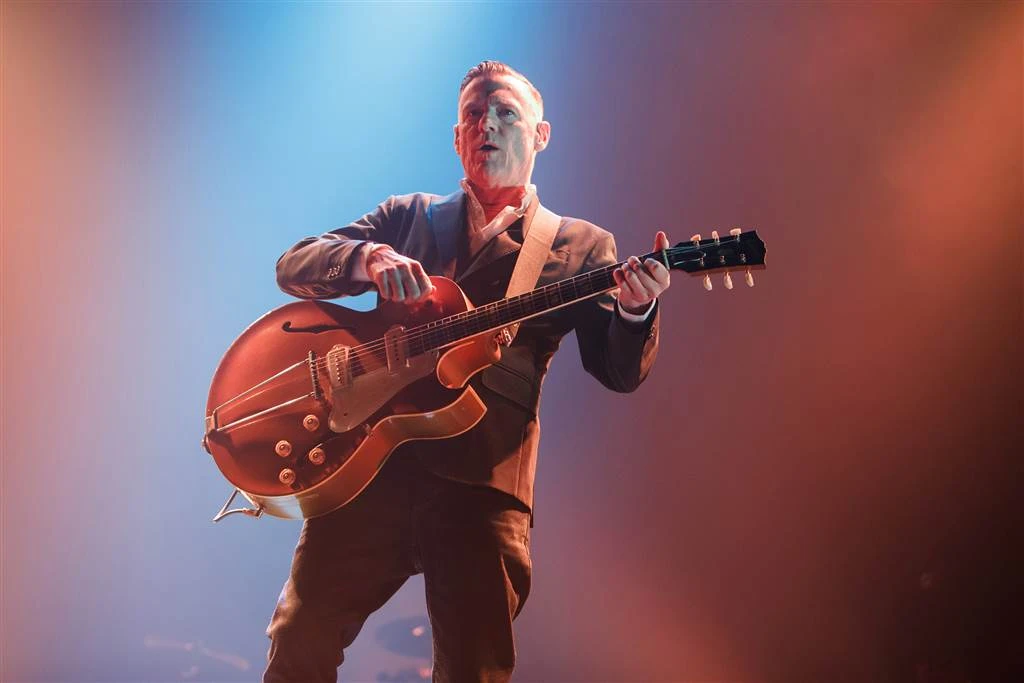 Bryan Adams Kineze nazvao "žderačima šišmiša", ubrzo se ispričao
