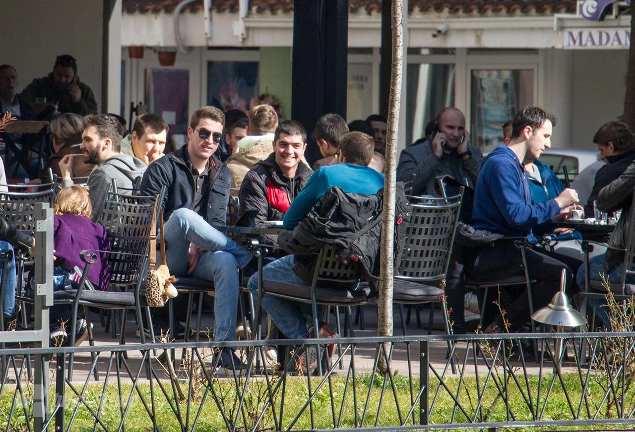 Kafići i stomatolozi mogu početi s radom, javni prijevoz od petka