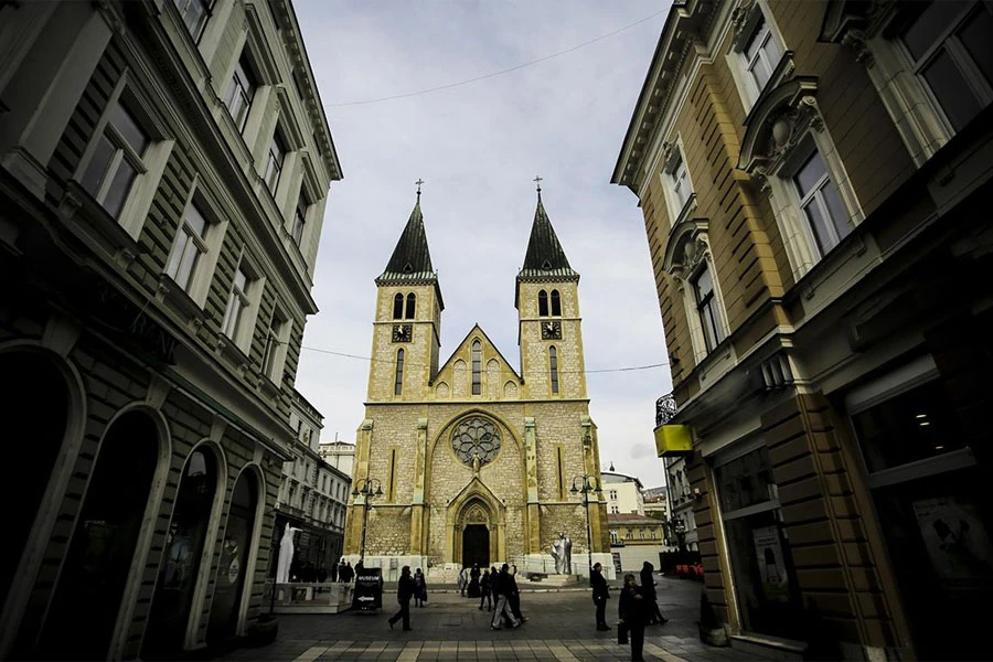 Incident na okupljanju građana ispred sarajevske katedrale