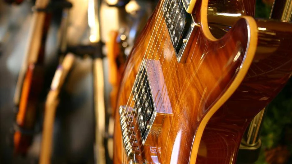 Akustična gitara Kurta Cobaina mogla bi biti prodana za više od milijun dolara