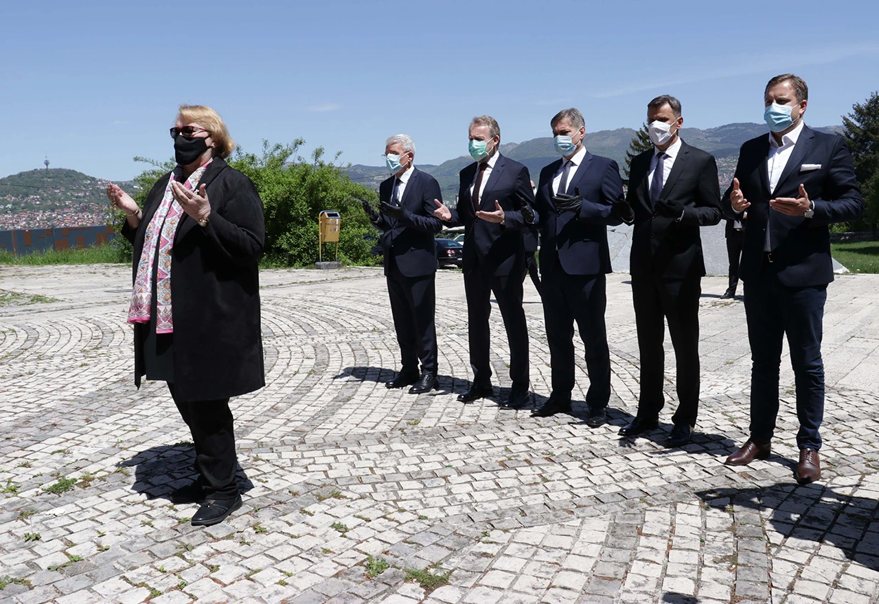 SDA poziva politiku da se relaksira