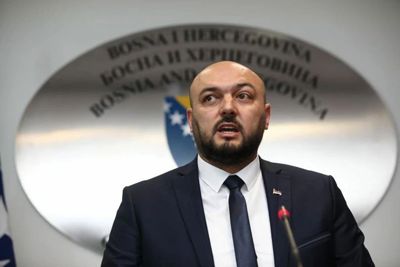 Javio se partijaner-zamjenik ministra: Slavio sam s obitelji