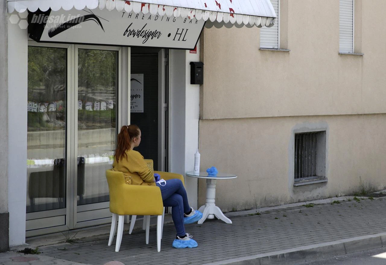 U malom frizerskom salonu našli način za distancu