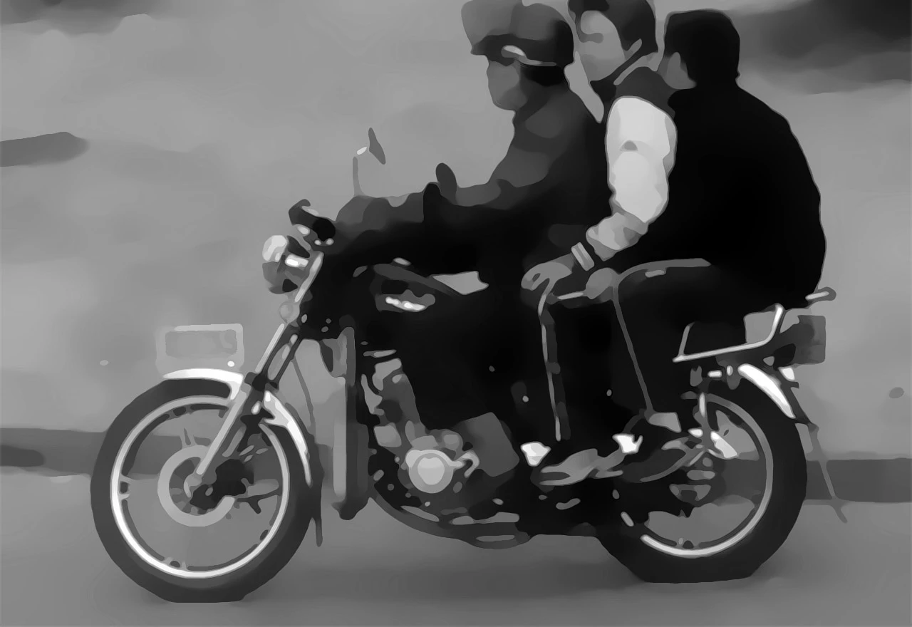 Tri razbojnika na motoru opljačkali benzinsku u Rodoču