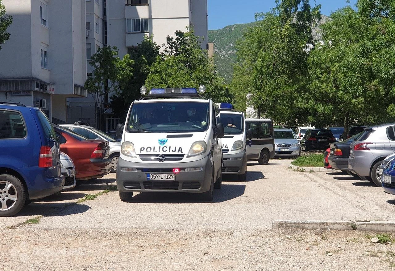 Mostar: Policija presrela devet mlađih osoba sumnjivog ponašanja