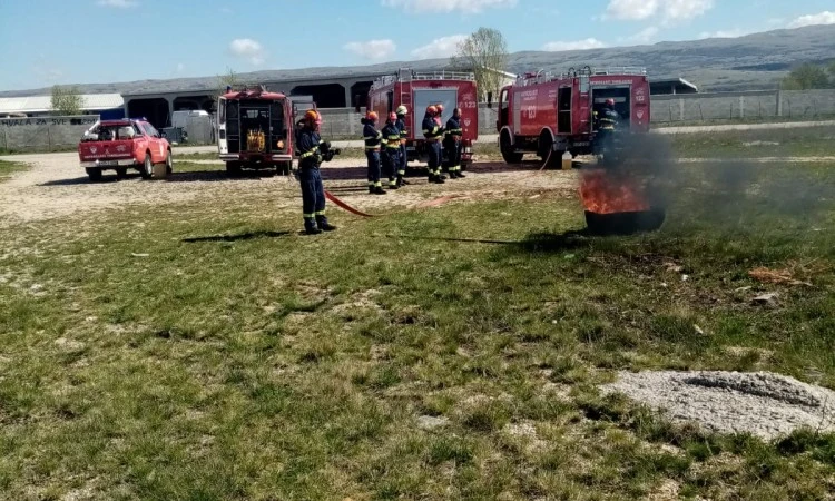 Pokaznom vježbom tomislavgradski vatrogasci obilježili svoj dan