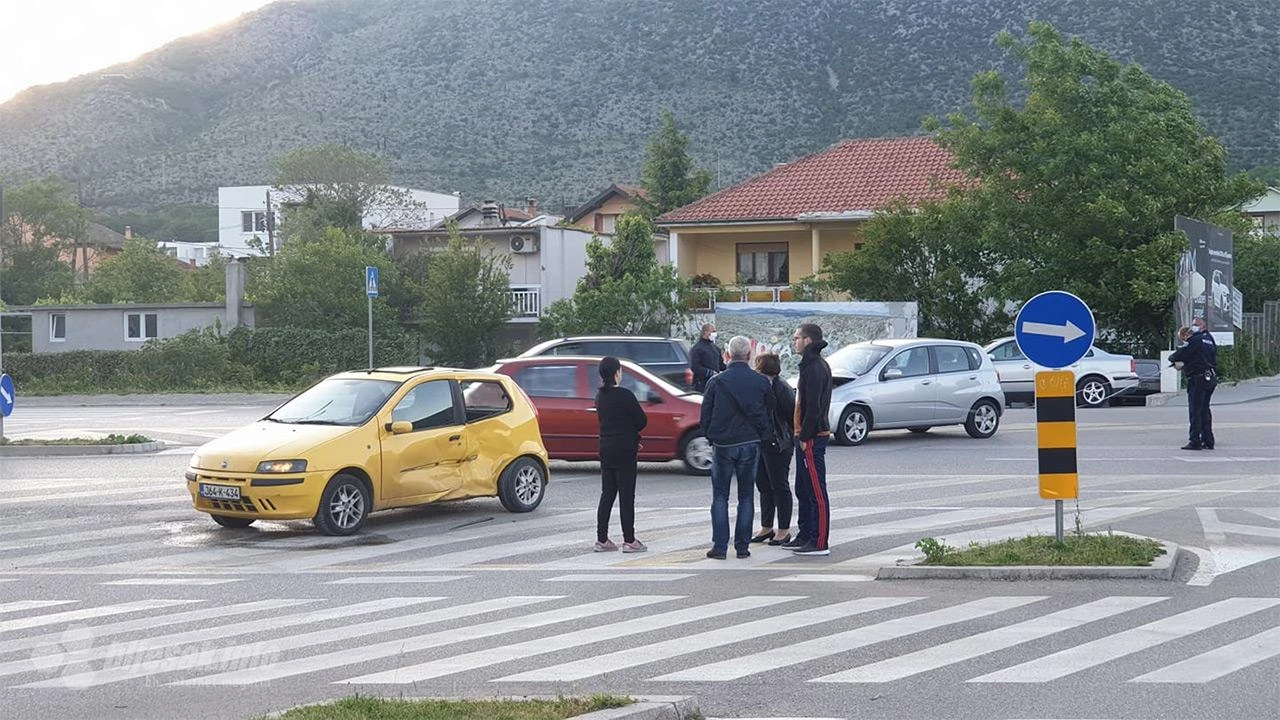Sudar Chevroleta i Punta kod novog mosta na Aveniji