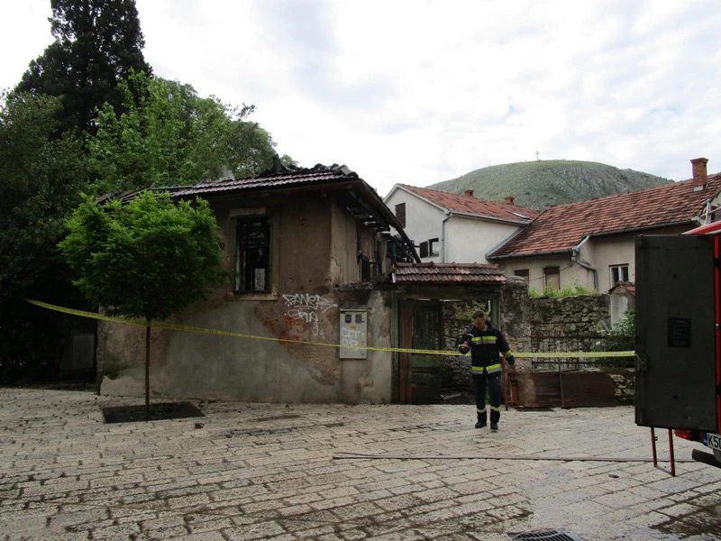 Gorio objekt Islamske zajednice Mostar