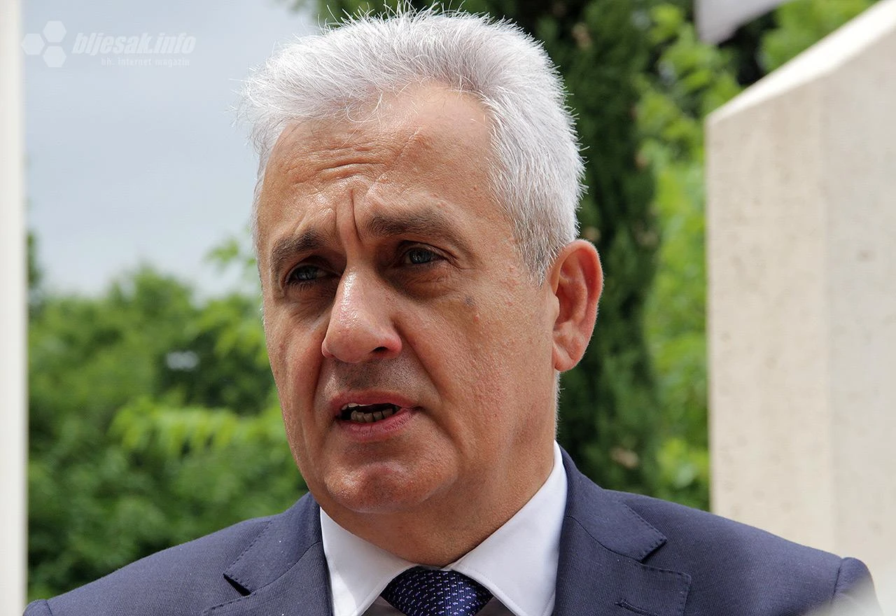 Bešlić čestitao novinarima: Mediji kao četvrta vlast