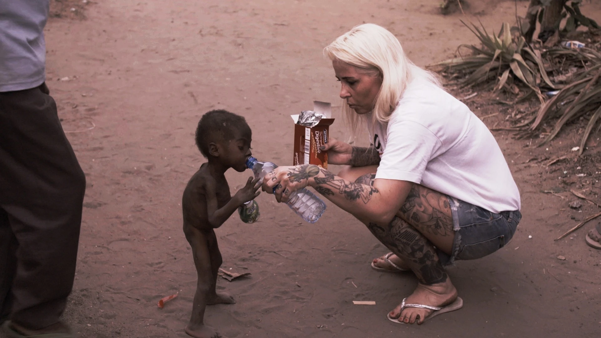 Kako danas izgleda dječak kojeg je polumrtvog pronašla danska humanitarka?