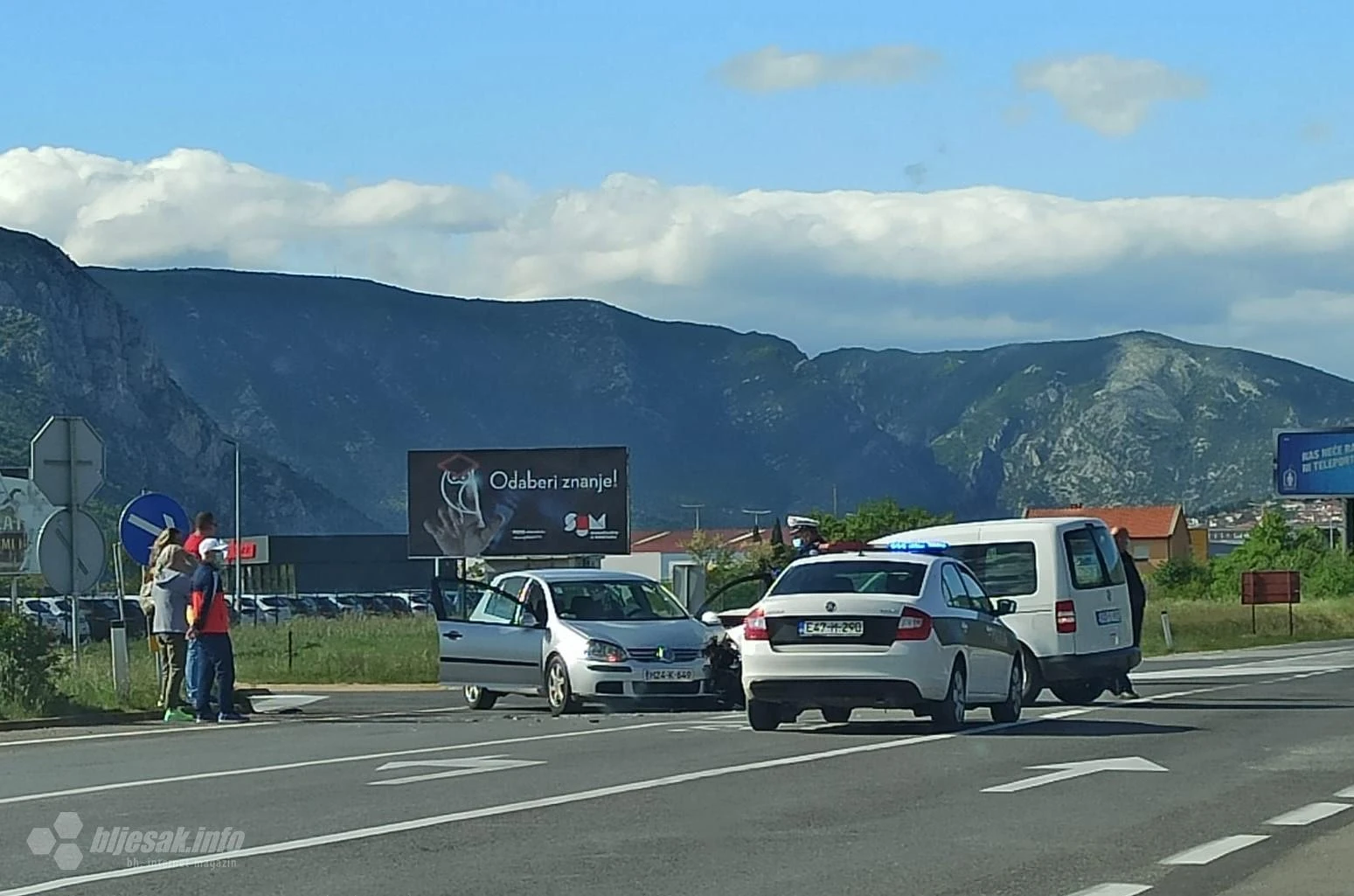Mostar: Frontalni sudar dva Volkswagena