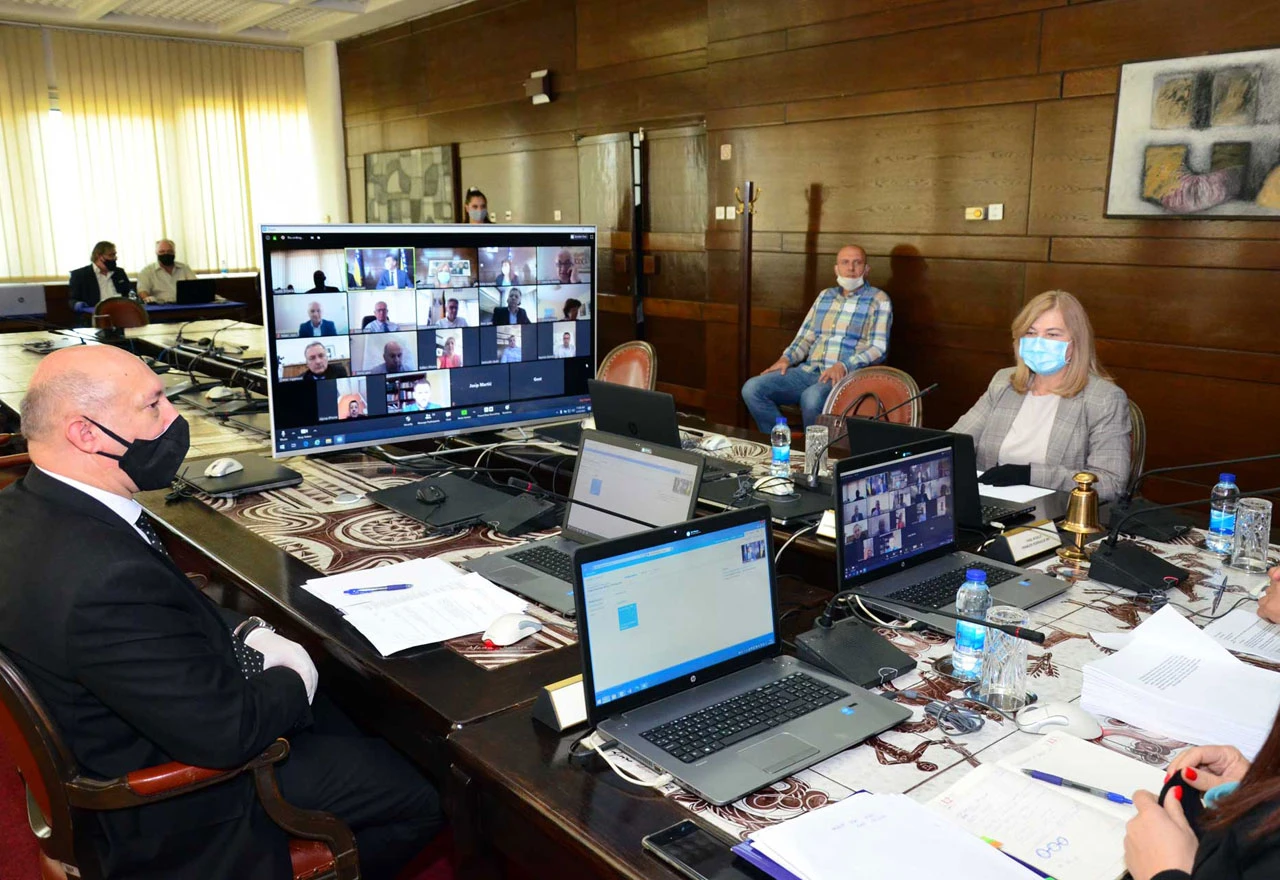Vlada FBiH krenula u veliko zaduživanje na domaćem planu od 100 milijuna KM