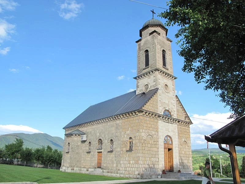 Nema novca za osam svećenika i hodžu 